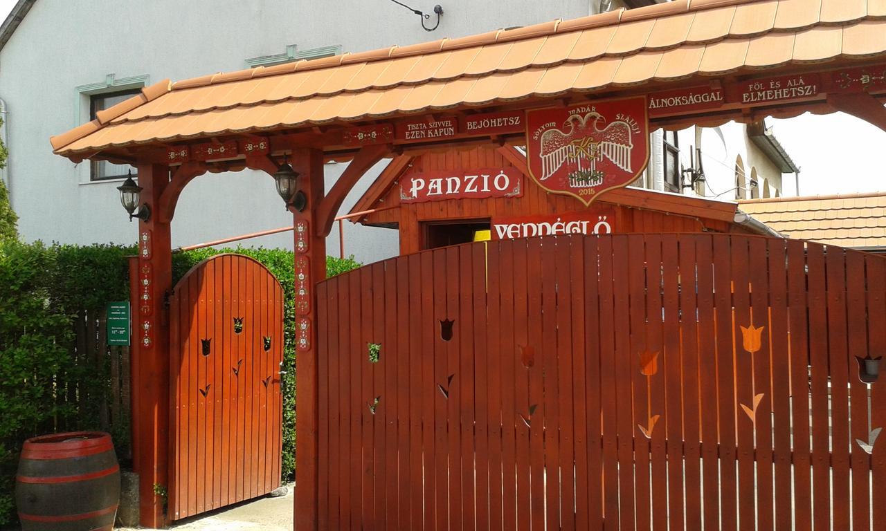 Kisdiofa Panzio Es Vendeglo Bed & Breakfast Vajdácska Exterior photo